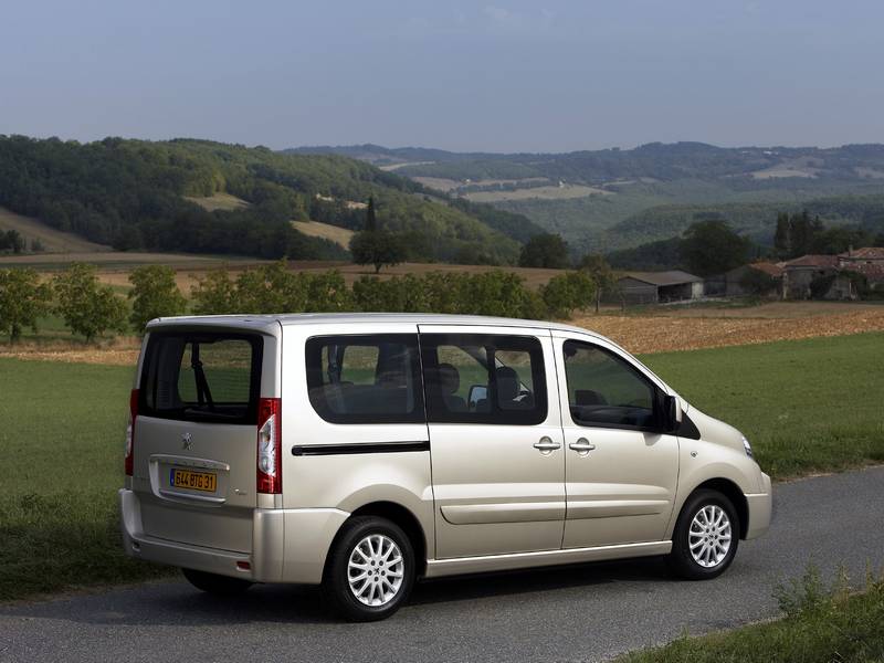 Фото автомобиля Peugeot Expert микроавтобус